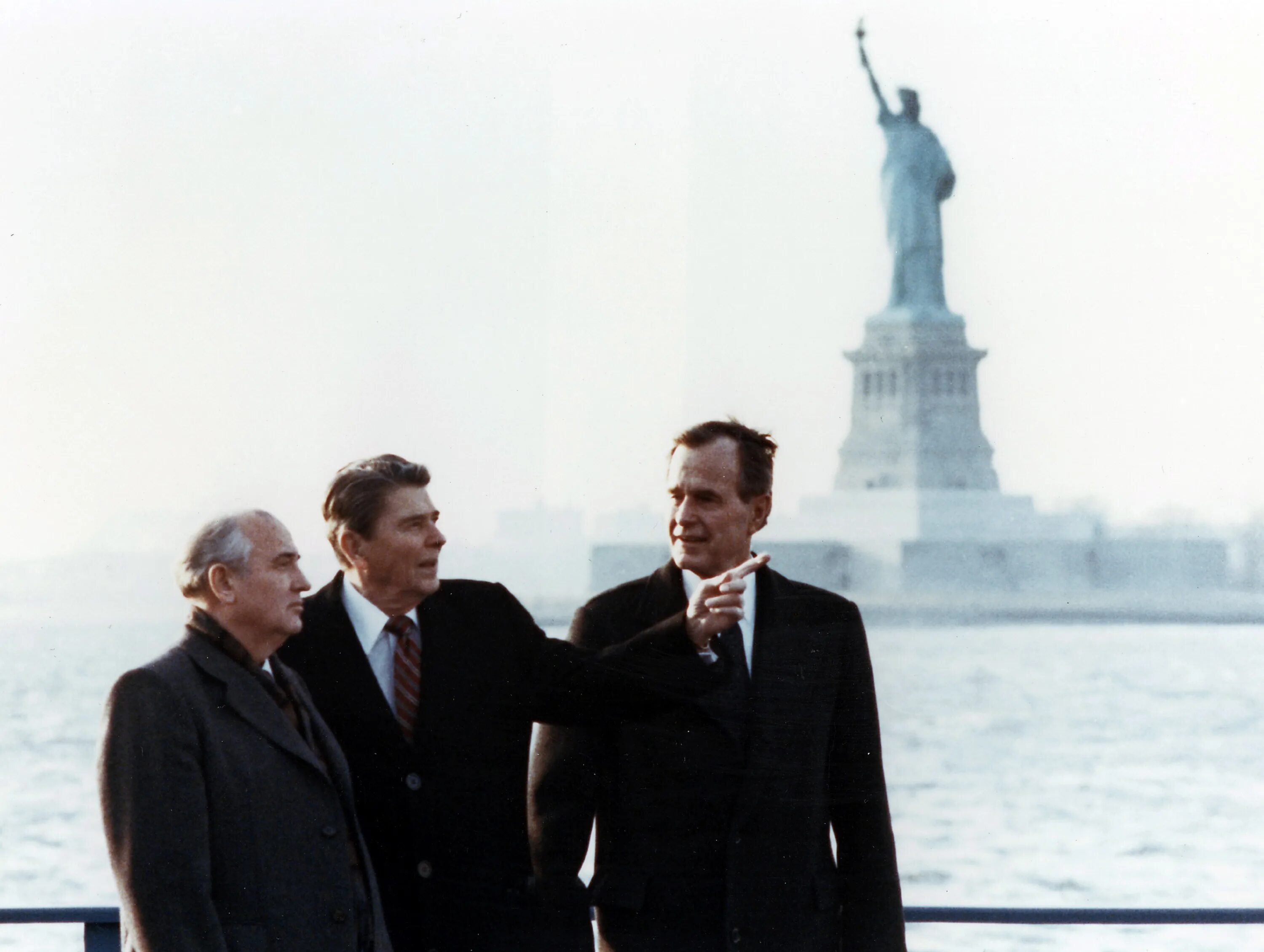 Исторические переговоры. Горбачев Рейган и Буш. Горбачев в Нью-Йорке 1988.