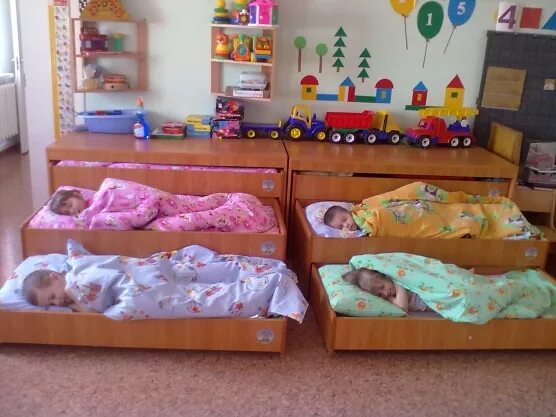 Кровати для детского садика: преимущества и недостатки мебели