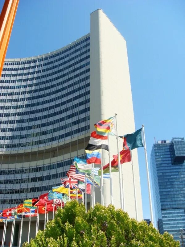 Город штаб оон. Штаб квартира ООН В Вене. МАГАТЭ Вена. Здание ООН В Вене. МАГАТЭ штаб квартира.