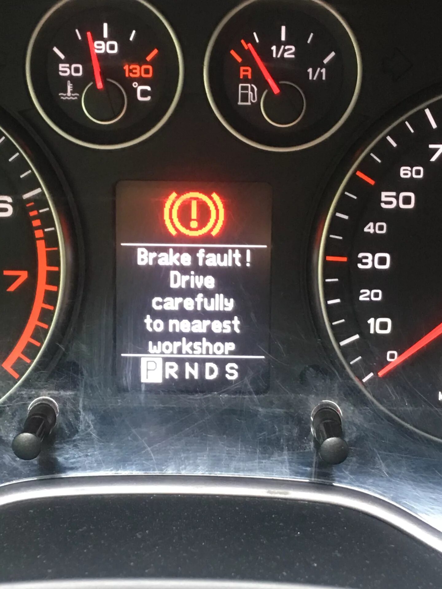 Braking system fault. Ауди а3 значок esp. braking fault ситроен с5. brake fault drive carefully to nearest workshop. parking brake fault пассат б6 2.0.