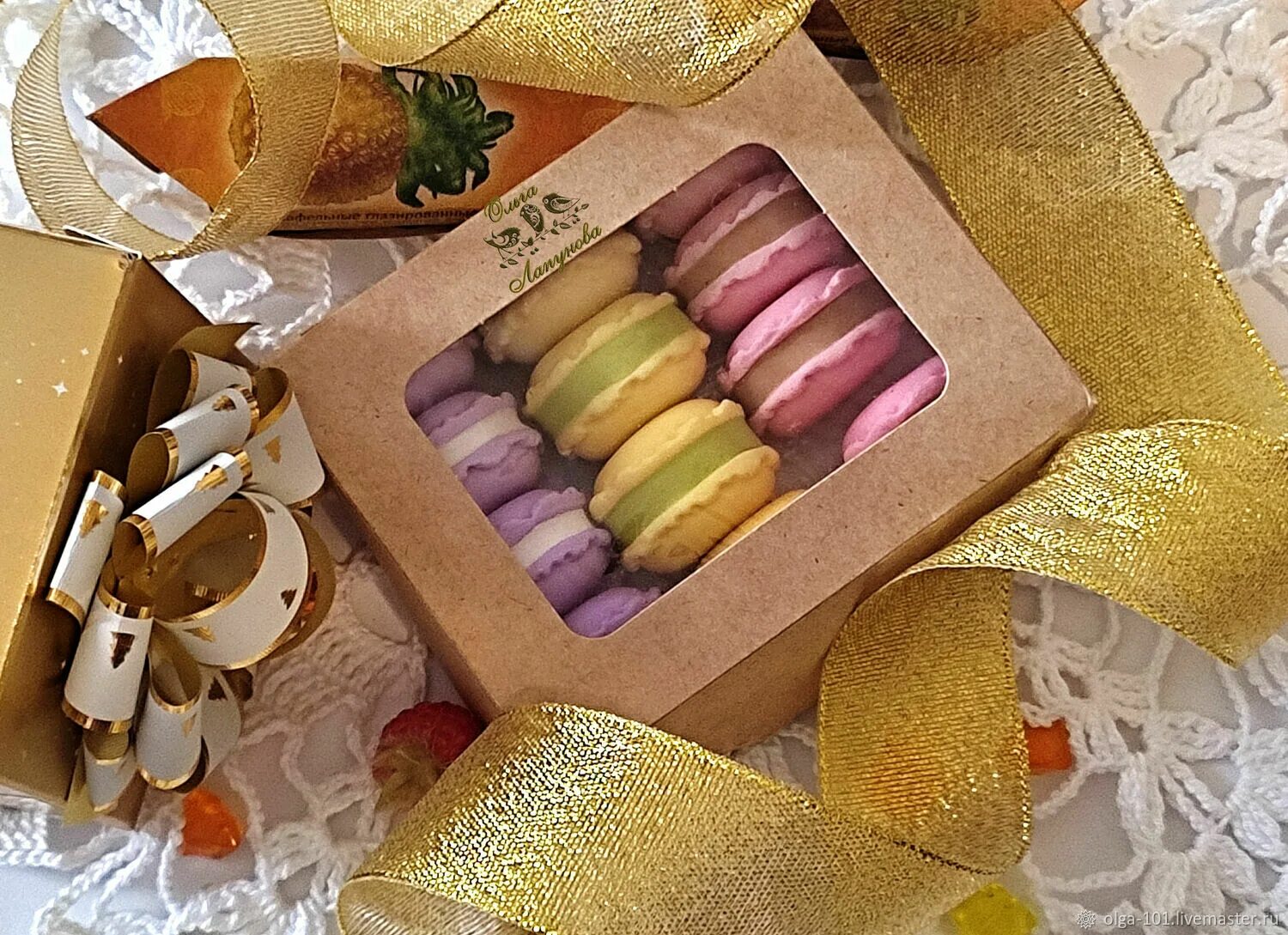 Laduree кондитерская макаронс. сад шкатулка регулярный. французские коробочки. подарочные коробки в виде чемодана. набор коробок 3/1 сундучок.
