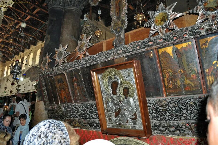 Израиль вифлеем храм рождества христова. Вифлеем пещера рождества христова ясли. Как называется место где родился иисус. Волхвы вертеп рождество христово. Израиль вифлеем храм рождества христова.