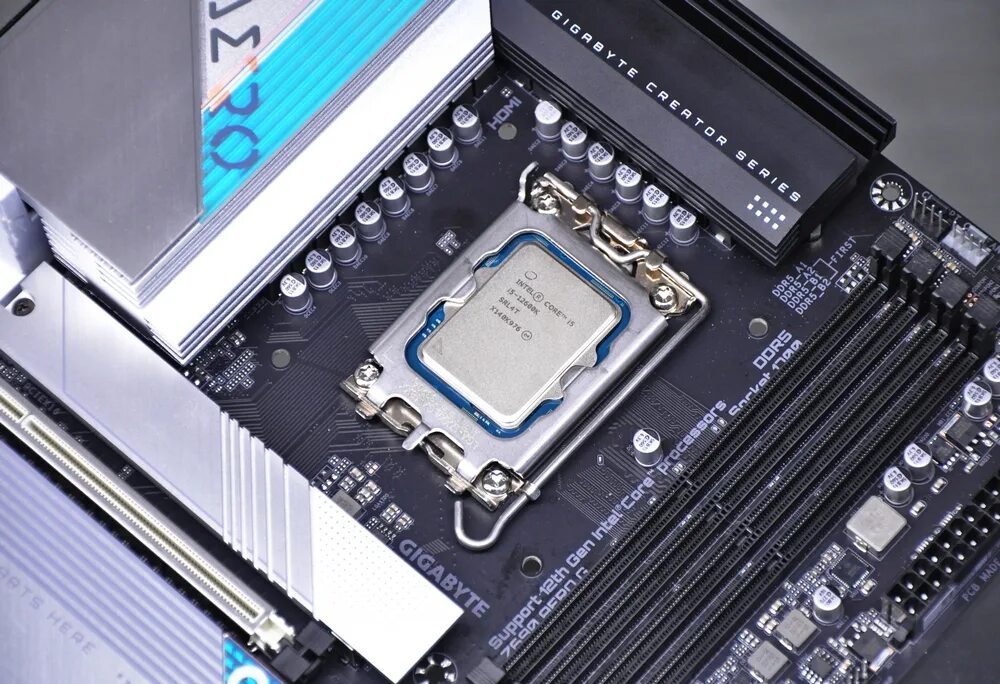 Lga 1700 белая. Z690 Aero g. Gigabyte z690 Aero g. Gigabyte z690 Aero g ddr4. Gigabyte z690 Aero g ddr5 LGA 1700 ATX.