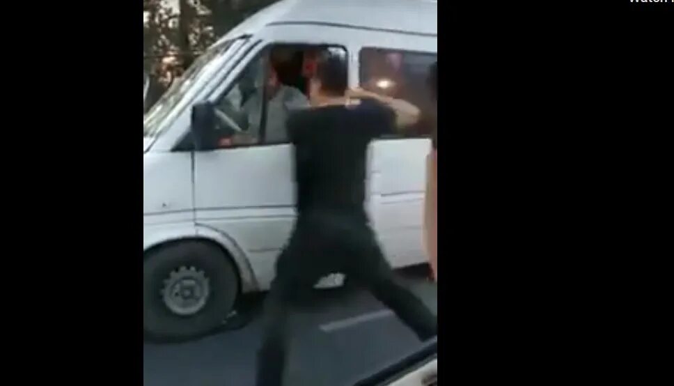Кемерово избили девушка. Калининграде избили актёра. Калининграде избили актёра. В волгограде четверо неизвестных избили молодого парня. Кавказцы избили мужчину.