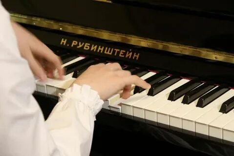 Н пианино