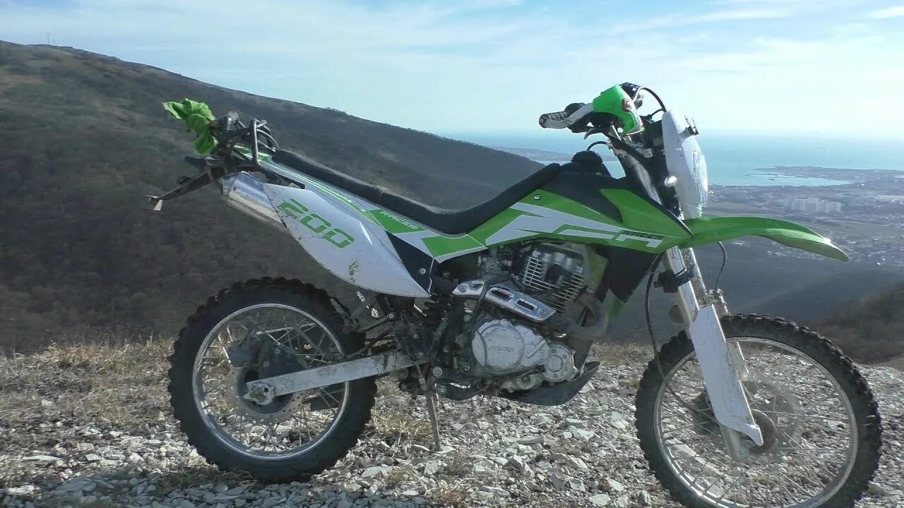 Атаки 300 кубов эндуро. Сузуки dr 200. Кроссраннер 250. Кроссраннер 250. Рейсер эндуро 200.