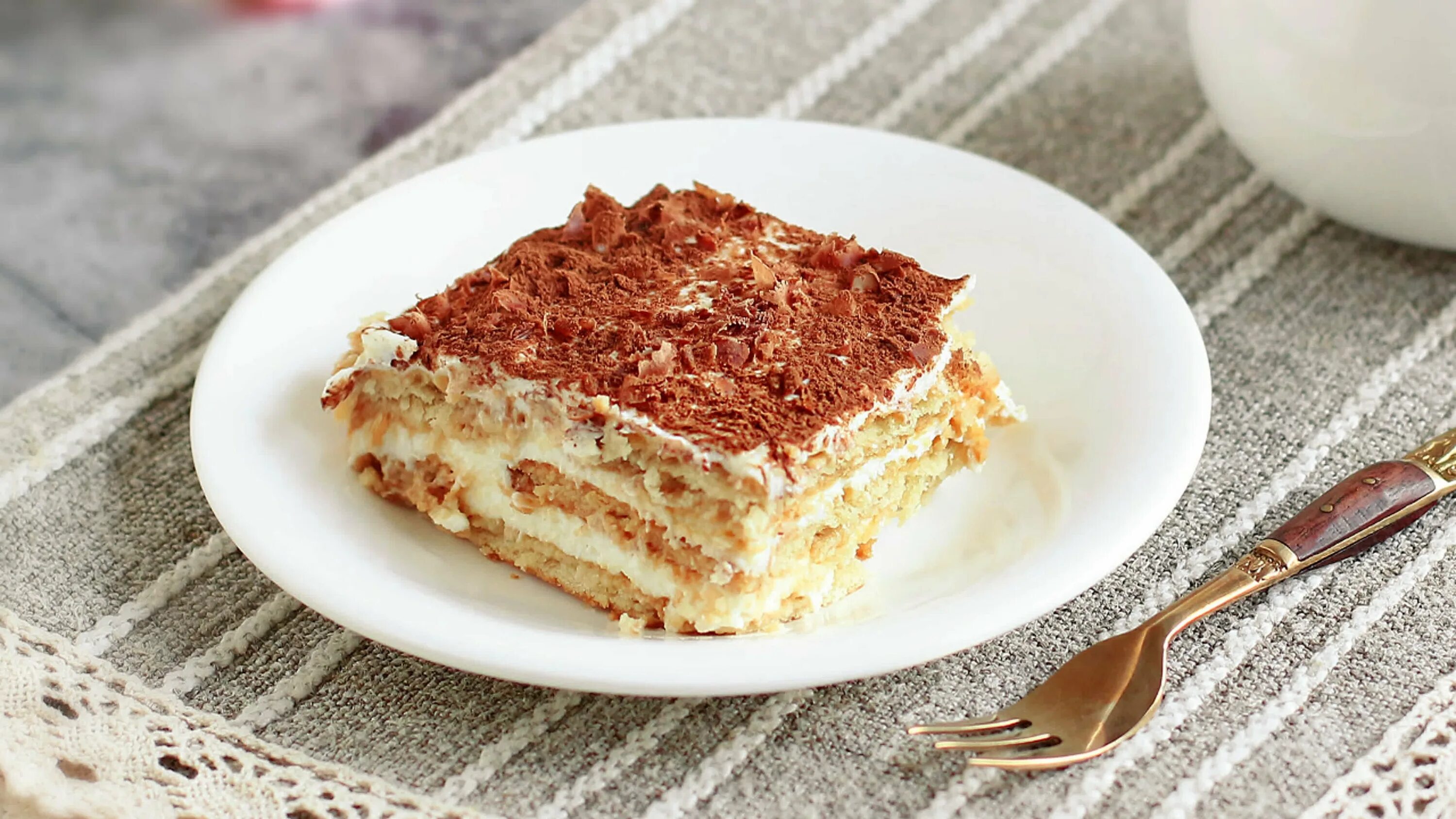 Торт пирожное. Карамель тирамису. Торт крем брюле. Тирамису без печенья. Тирамису рецепт со сгущенкой.