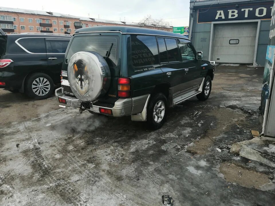 Mitsubishi pajero 2 1991-1997. Паджеро 2 рестайл. Митсубиси паджеро 1992 года и 1996 года различие. Паджеро 2 двухцветный. Владельцы паджеро 2.