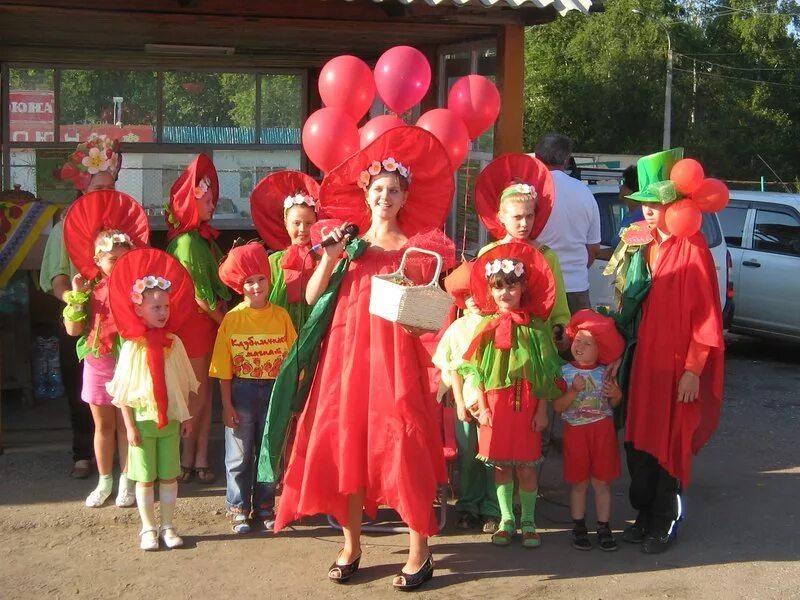 Когда в москве фестиваль клубники. Когда в москве фестиваль клубники. Клубничный фестиваль балаково. Ярмарка клубники. Фестиваль клубники балаково.