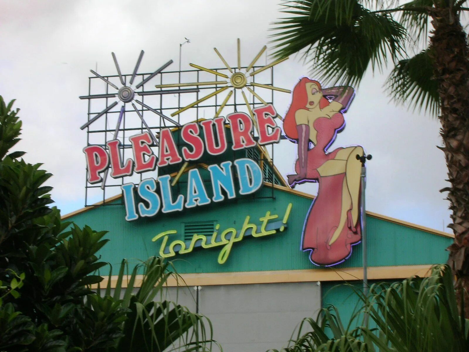 Island of plasure. Остров Дисней. Downtown Disney. Карта pleasure Island Disney. Вывеску клуба pleasure Island.