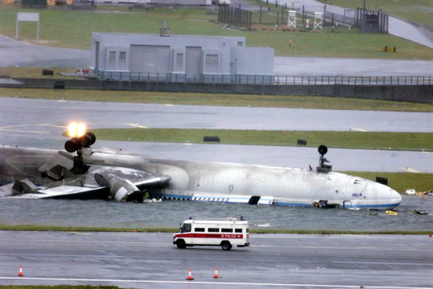 China Airlines Flight 642. MCDONNELL Douglas авиакатастрофы. MCDONNELL Douglas MD-11 катастрофа. China Airlines Flight 605.