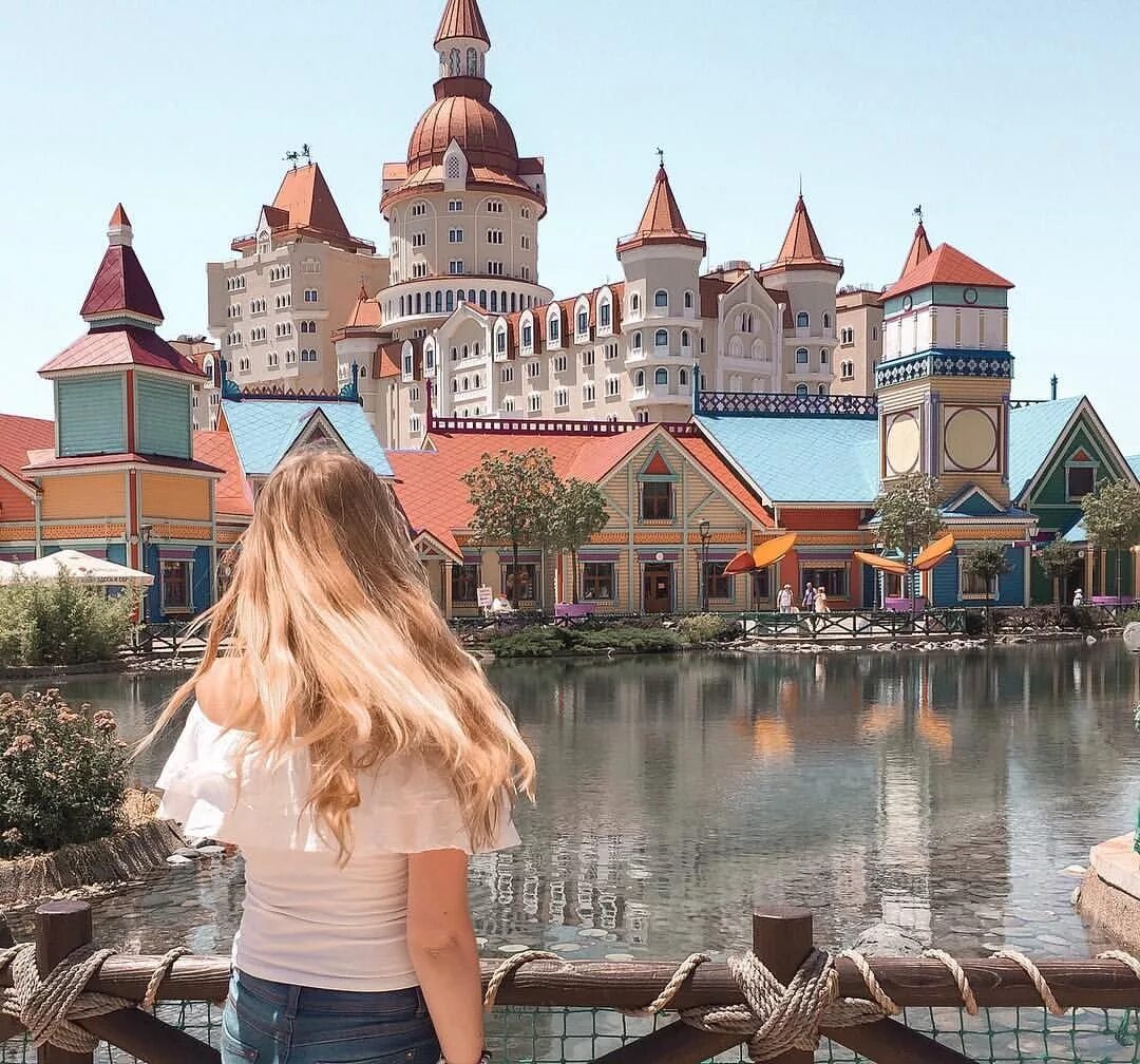 Сочи парк Диснейленд. Олимпийский парк в Сочи Диснейленд. Сочи парк фотосессия. Прекрасный сочи правильная форма