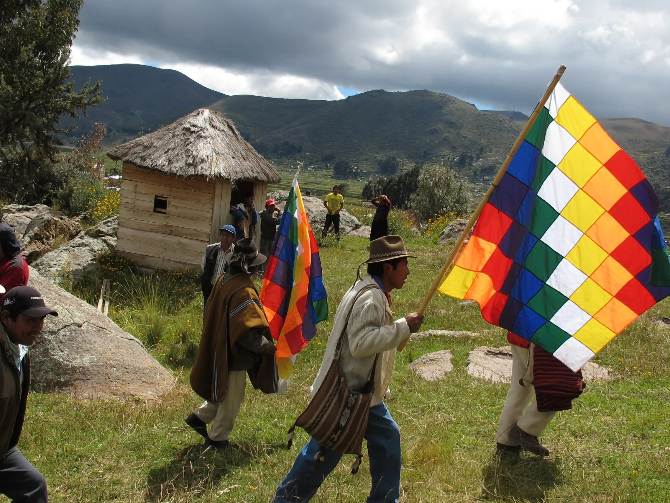 Индейцы аймара в Южной Америке. Флаг индейцев аймара. Кечуа и аймара. Аймара народ Южной Америки.