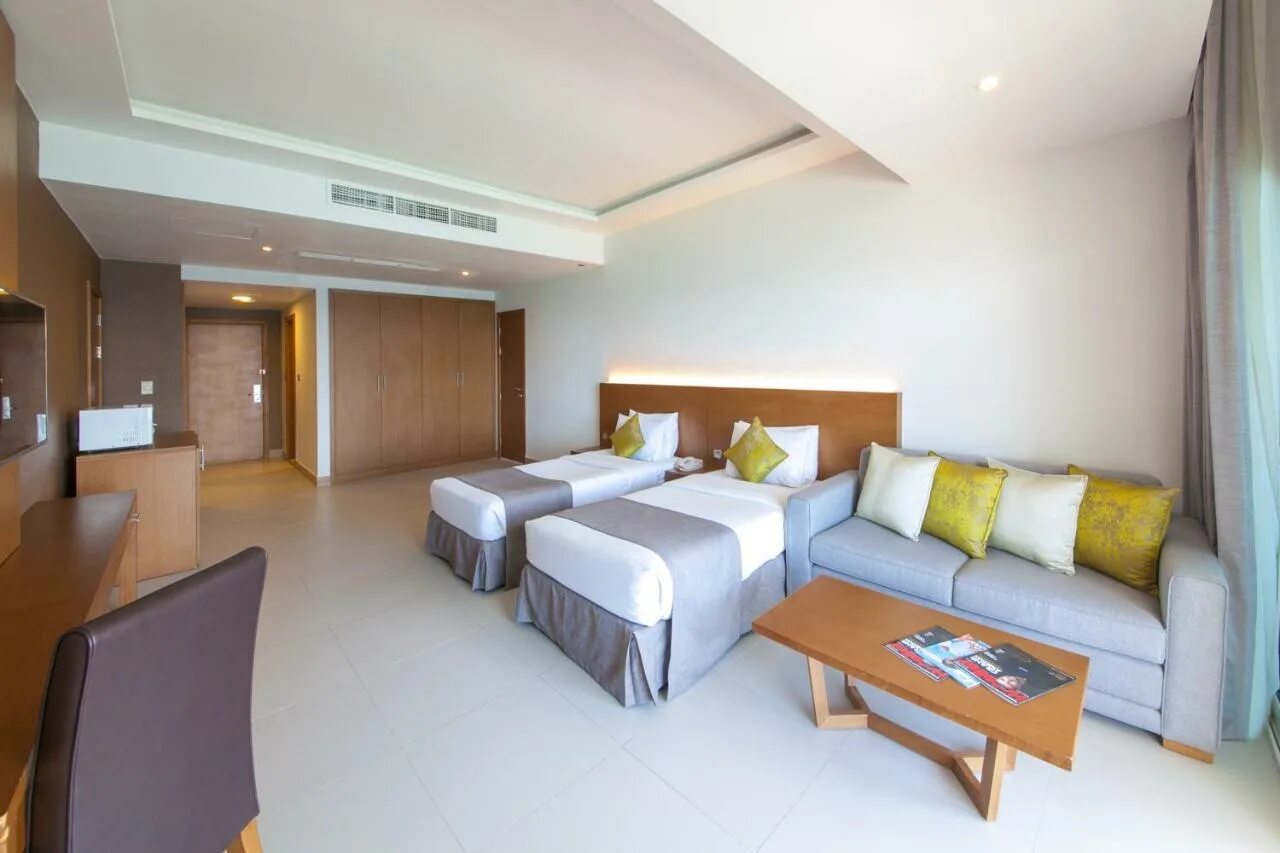Ramada beach ajman 4. Отель ramada by wyndham beach аджман 4. рамада отель дубай аджман. отель рамада бай виндхам аджман. рамада бич отель аджман 4 номера.
