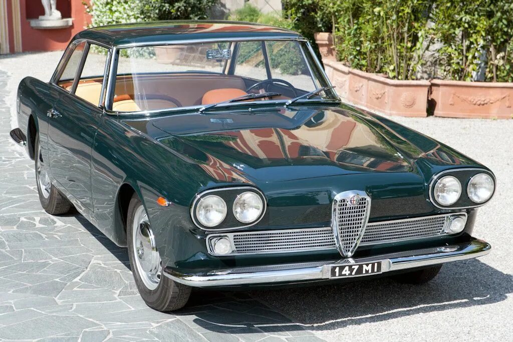 Автоэкзотика 2023. Fiat 500 1965. Lancia van. Старые итальянские машины. Мазерати альфа ромео.