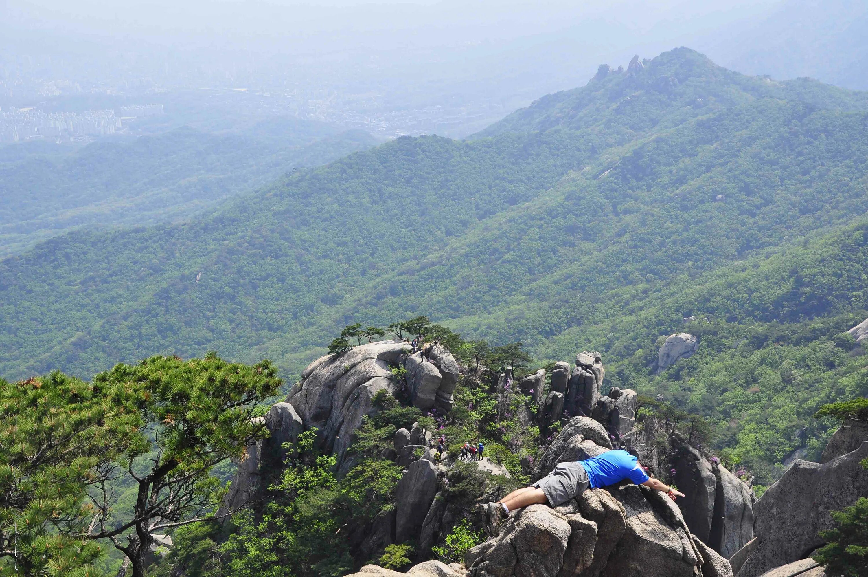 Сораксан южная корея. Гора сораксан южная корея. Bukhansan national park сеул. Сеул). Национальный парк пукхансан в сеуле.