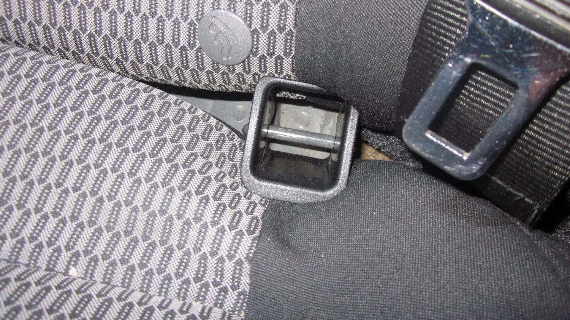 Volkswagen polo 2014 isofix. Isofix polo sedan. Volkswagen polo sedan изофикс. Изофикс фольксваген поло 2018. Изофикс поло седан 2012.