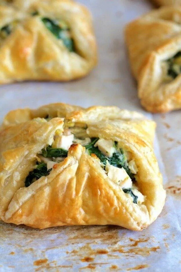 Вкусные рецепты из слоеного бездрожжевого теста. Пирожки тз солёного теста. слоеные пирожки. пирожки из слоеного теста. изделия из слоёного теста бездрожжевого.