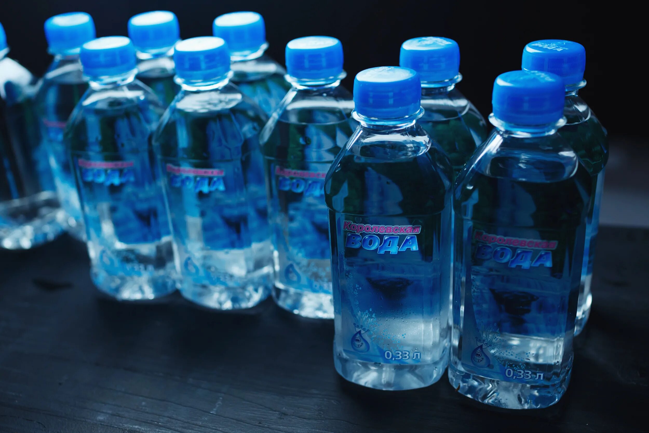 Пластиковая бутылка. Бутылка для воды. Пластмасса бутылки. Водный пластиковые бутылки.