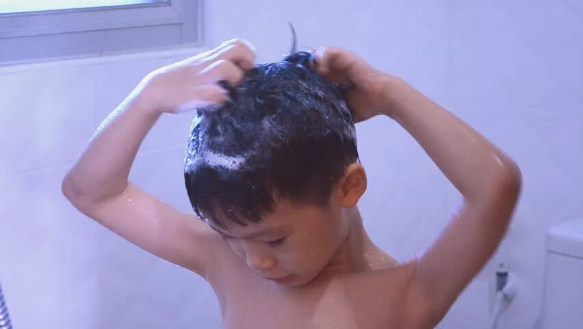Детский стриптиз мальчик. Boy in a Bathtub (2006). Boys washing