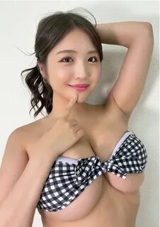 What a cute breast-tie 🤣🤣 @mizusaki_yumi.