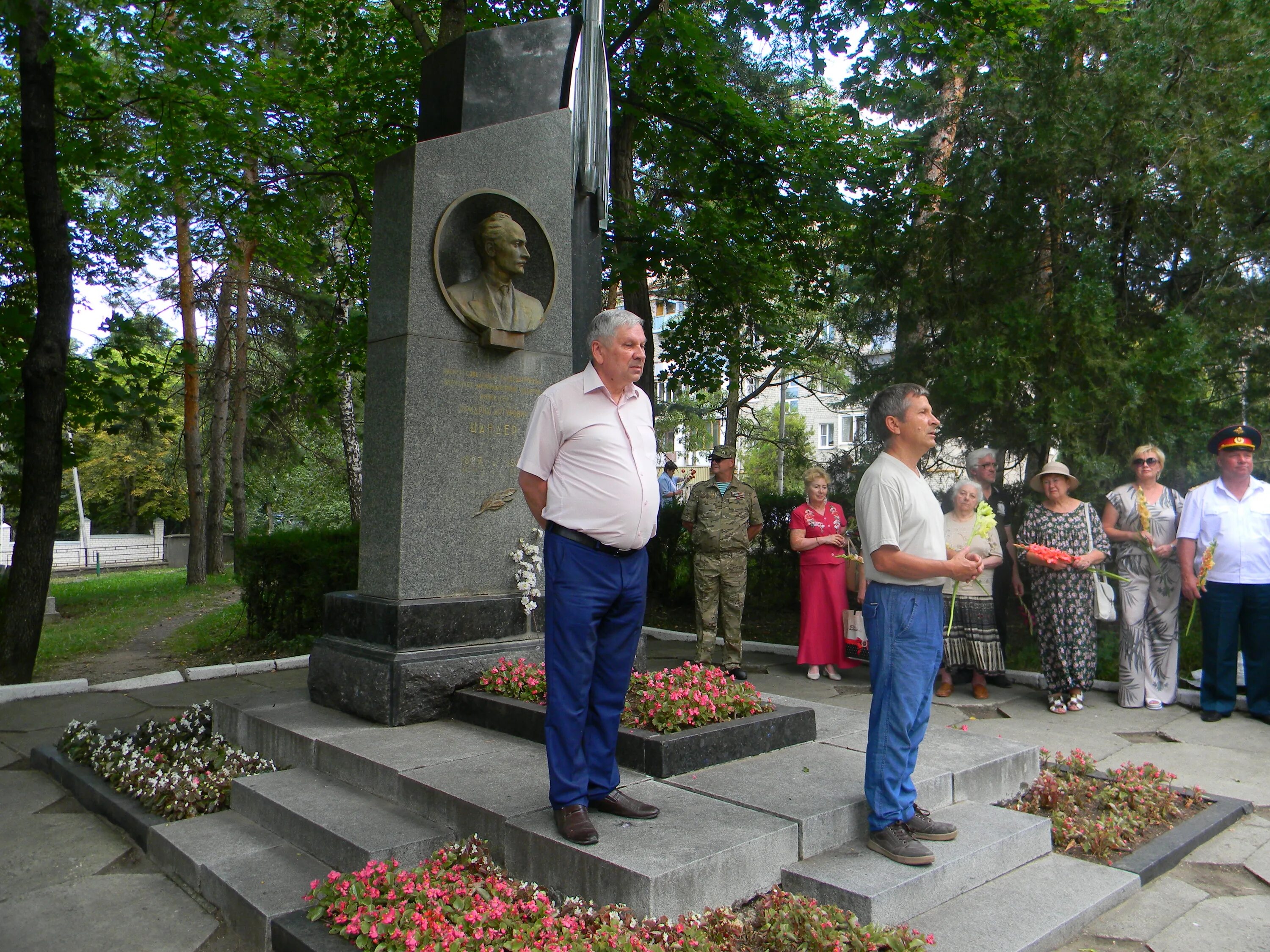 Реальное время кисловодск. Памятник Цандера Кисловодск. Кладбище на Цандера Кисловодск.