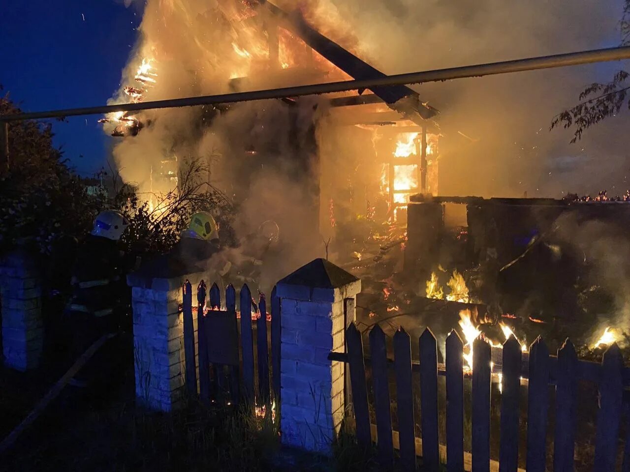 Пожар на улице Кима Нижний Новгород 15.10.22. Пожар в Нижнем Новгороде сейчас в Сормовском районе. Пожар в Сормово Нижний Новгород сегодня. Пожар в Нижнем Новгороде вчера в Сормовском районе. Происшествия 2000 года