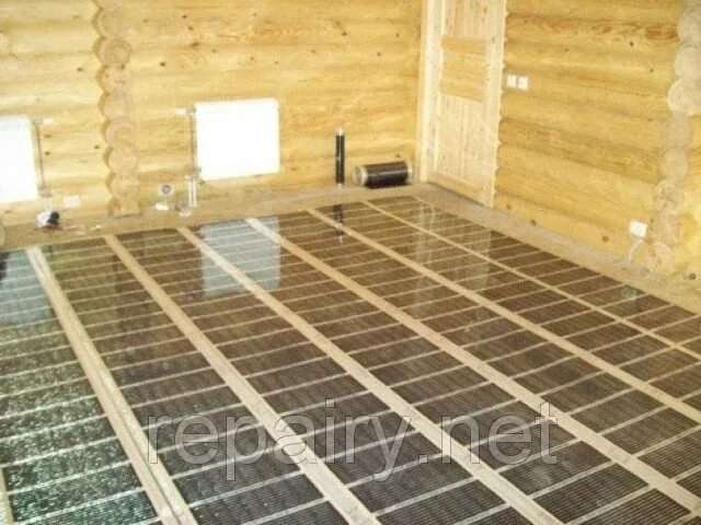 Инфракрасный тёплый пол под ламинат на деревянный пол. Инфракрасный теплый пол под ламинат. Инфракрасный пол в деревянном доме. Инфракрасный тёплый пол под ламинат монтаж. Теплый пол на даче.