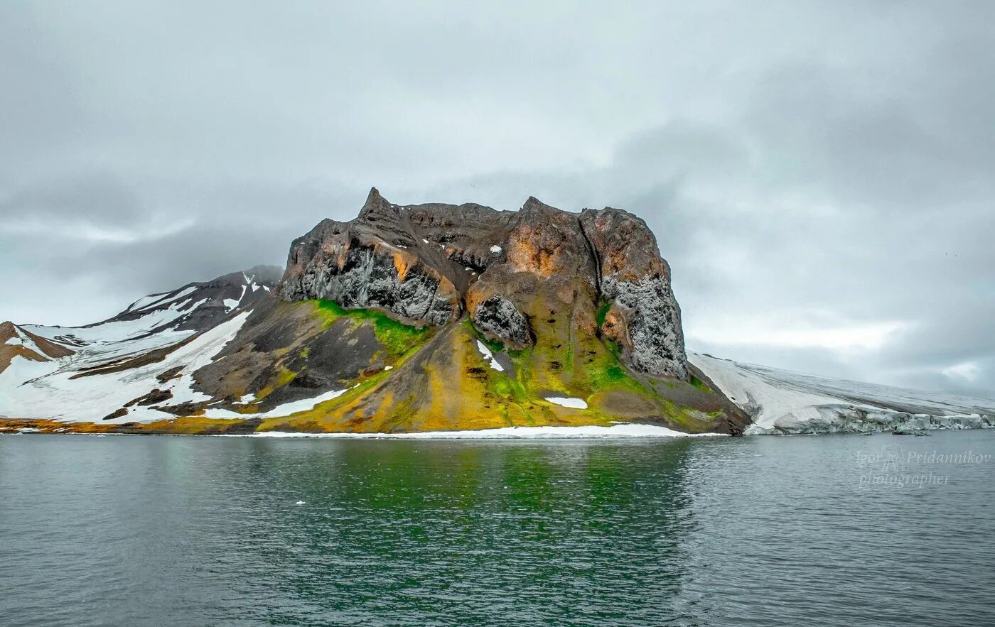 Самая высокая точка архипелага земля франца иосифа. Земля франца-иосифа, архангельская область. Самая высокая точка архипелага земля франца иосифа. Земля франца иосифа летом. Остров земля франца иосифа.