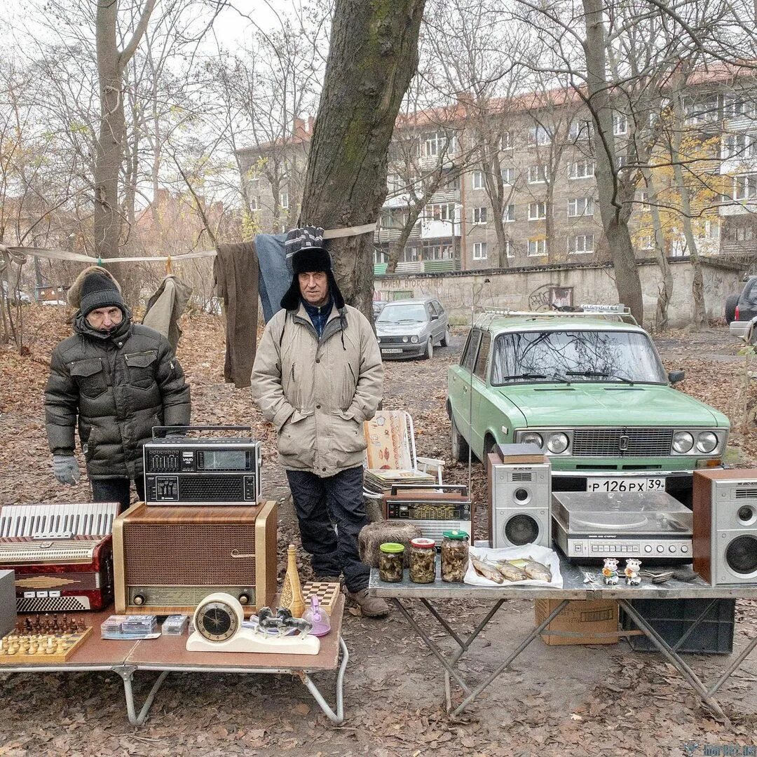 Челнок 90. Барахолка 90х. Рынок 90-х. 90-Е годы. Россия 90-х годов.