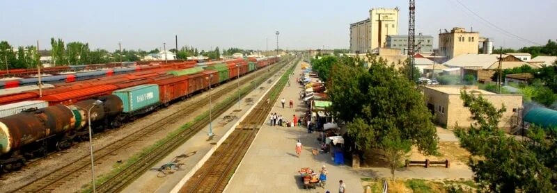 Железная дорога узбекистан. Туркестан вокзал. Железные дороги туркестан 191. Вокзал станция туркестан. Станция туркестан.