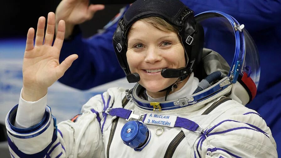Космонавт в космосе 2024. Энн МАККЛЕЙН космонавт. Энн МАККЛЕЙН астронавт лизбиянка. Энн МАККЛЕЙН астронавт фото.