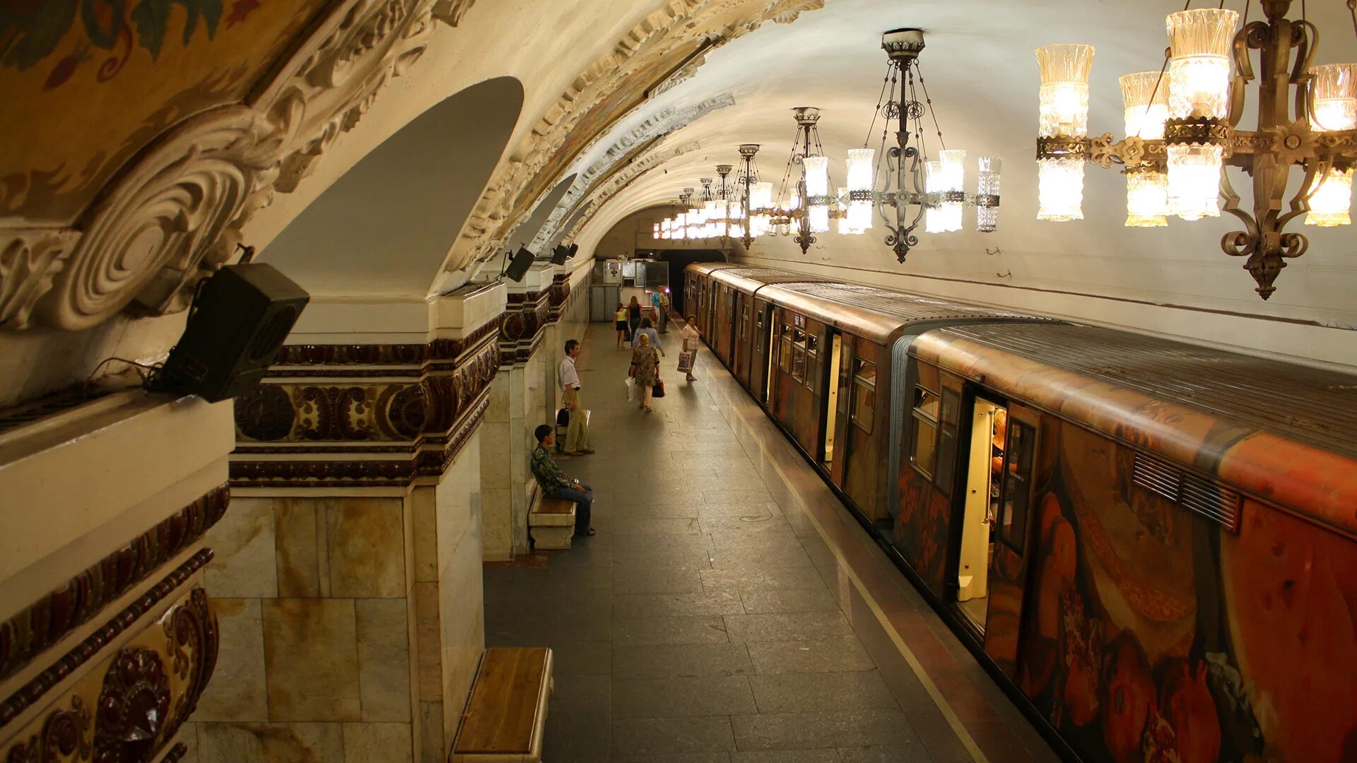 Метрополитен Московский метрополитен. Станция МИТРО В Москве. Станции дворцы Московского метрополитена.