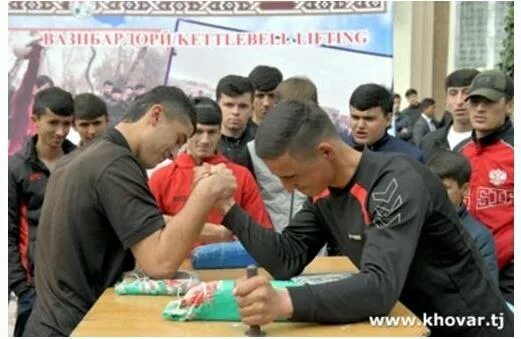 1000 таджик. С днем таджика. Спорт Таджикистан. 1000 Таджиков. Дени таджик 1000.