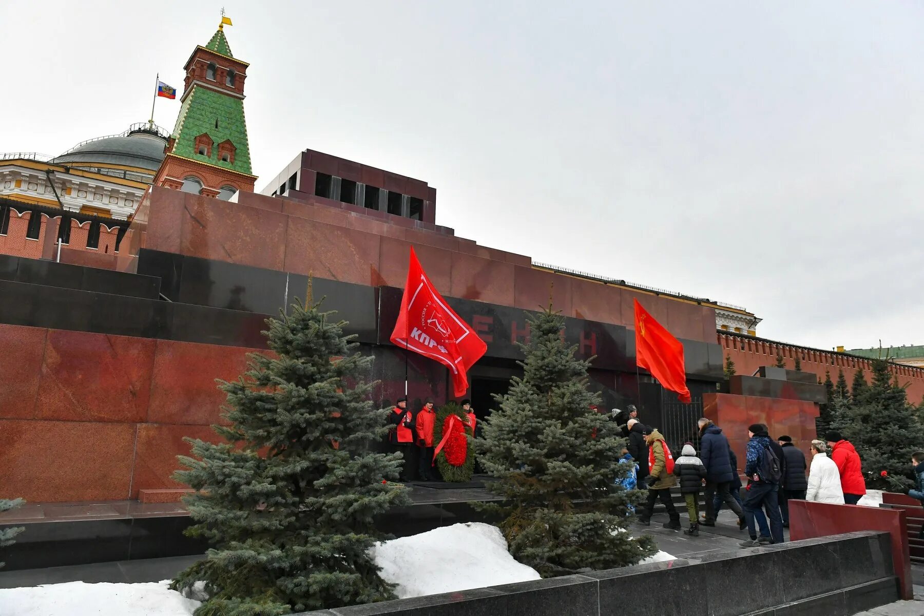 Мавзолей в.и Ленина на красной площади в Москве. Мавзолей Ленина Ленин Сталин. Мавзолей Ленина изнутри 2023. Мавзолей Ленина 1945. Вынос ленина из мавзолея 2024