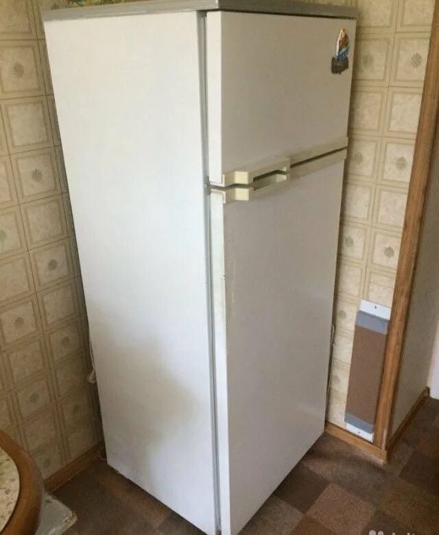 Авито волжский холодильник. Холодильник б/у. Холодильник нужен бэушный. Юла бытовая техника холодильники. Бэушный холодильник надо.