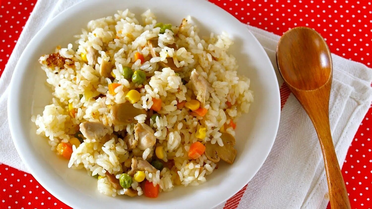 Рис с курицей. Fried rice chicken thailand. Салат с рисом и курицей. Плов с индейкой. Рис с овощами.