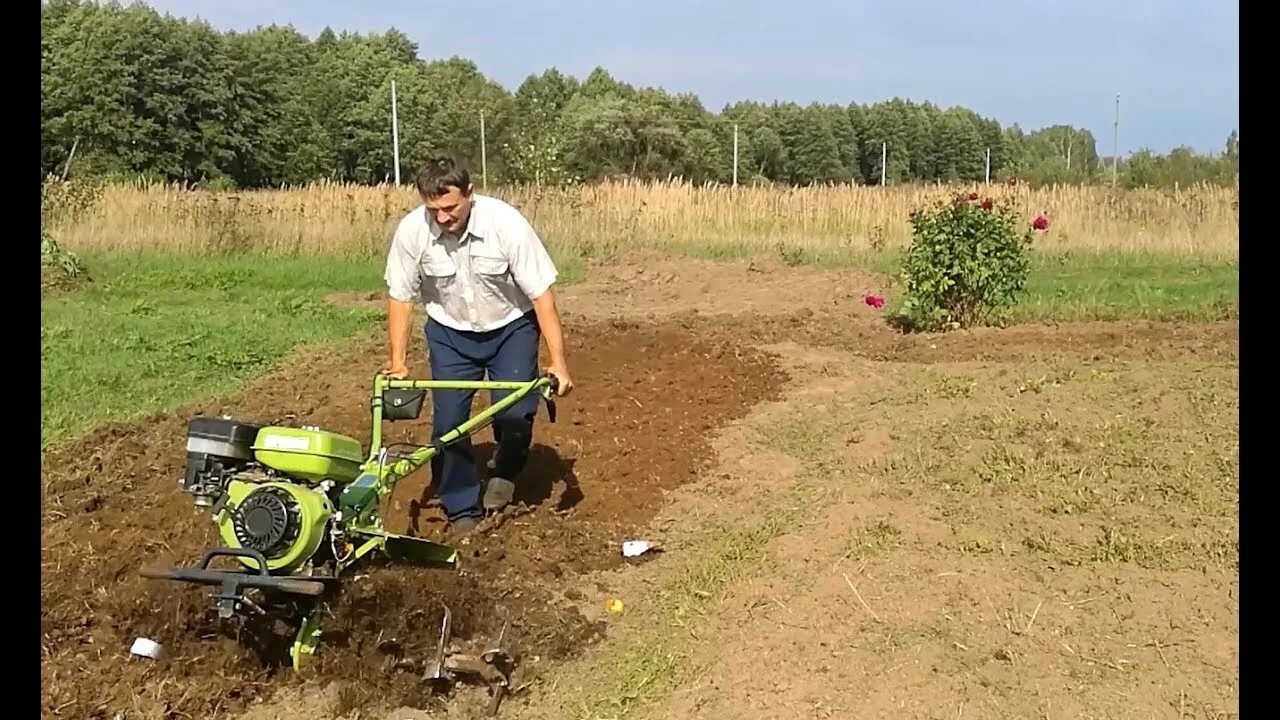 Пахарь мкм культиватор. Вспашка земли мотоблоком Целина. Вспашка целины мотоблоком. Вспашка огорода Брайт 65 мотокультиватором. Вспашка мотоблоком видео