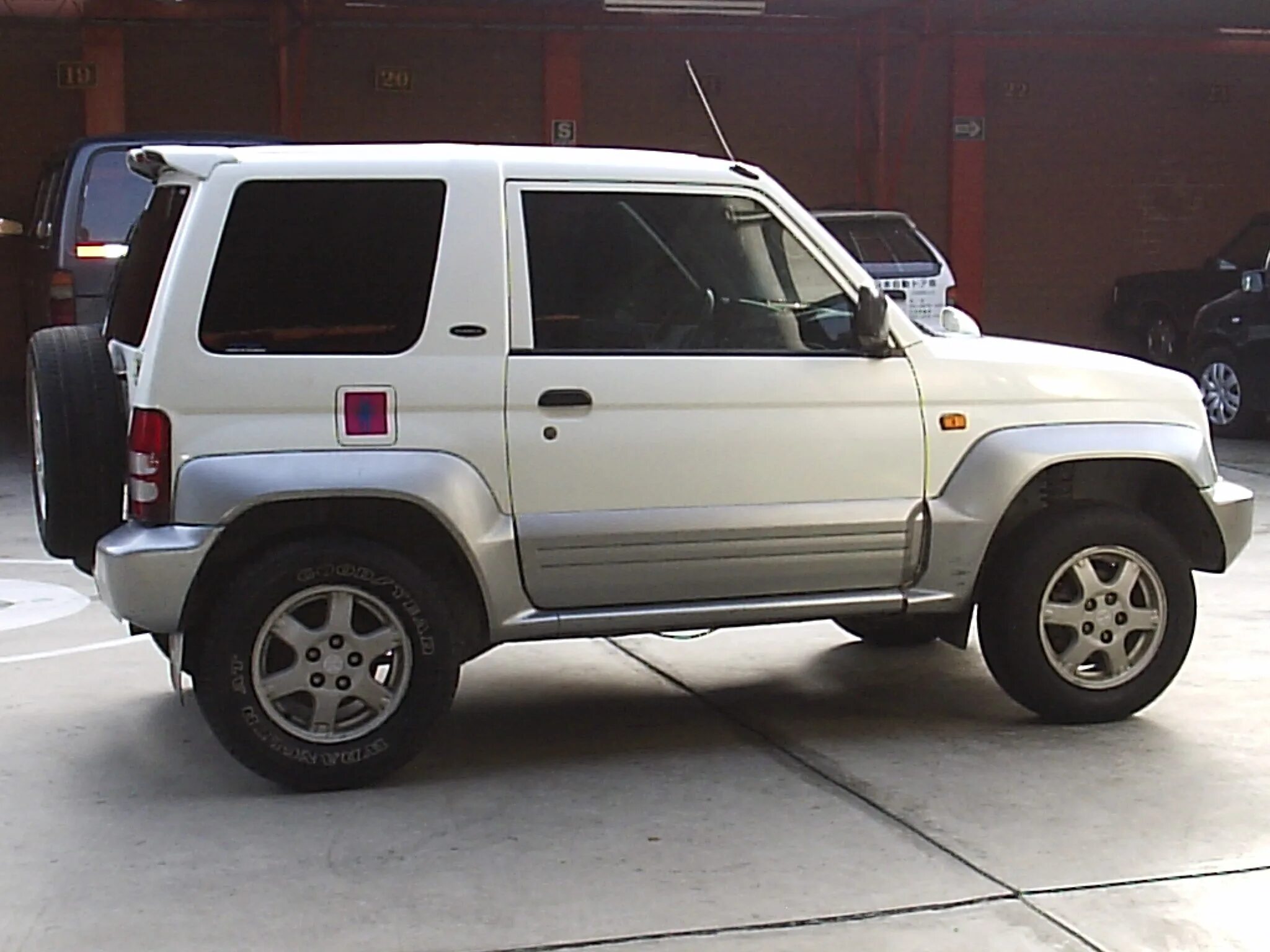 Mitsubishi junior. Mitsubishi Pajero Junior. Mitsubishi Pajero Junior 1998. Mitsubishi Pajero Джуниор. Мицубиси Паджеро Юниор.