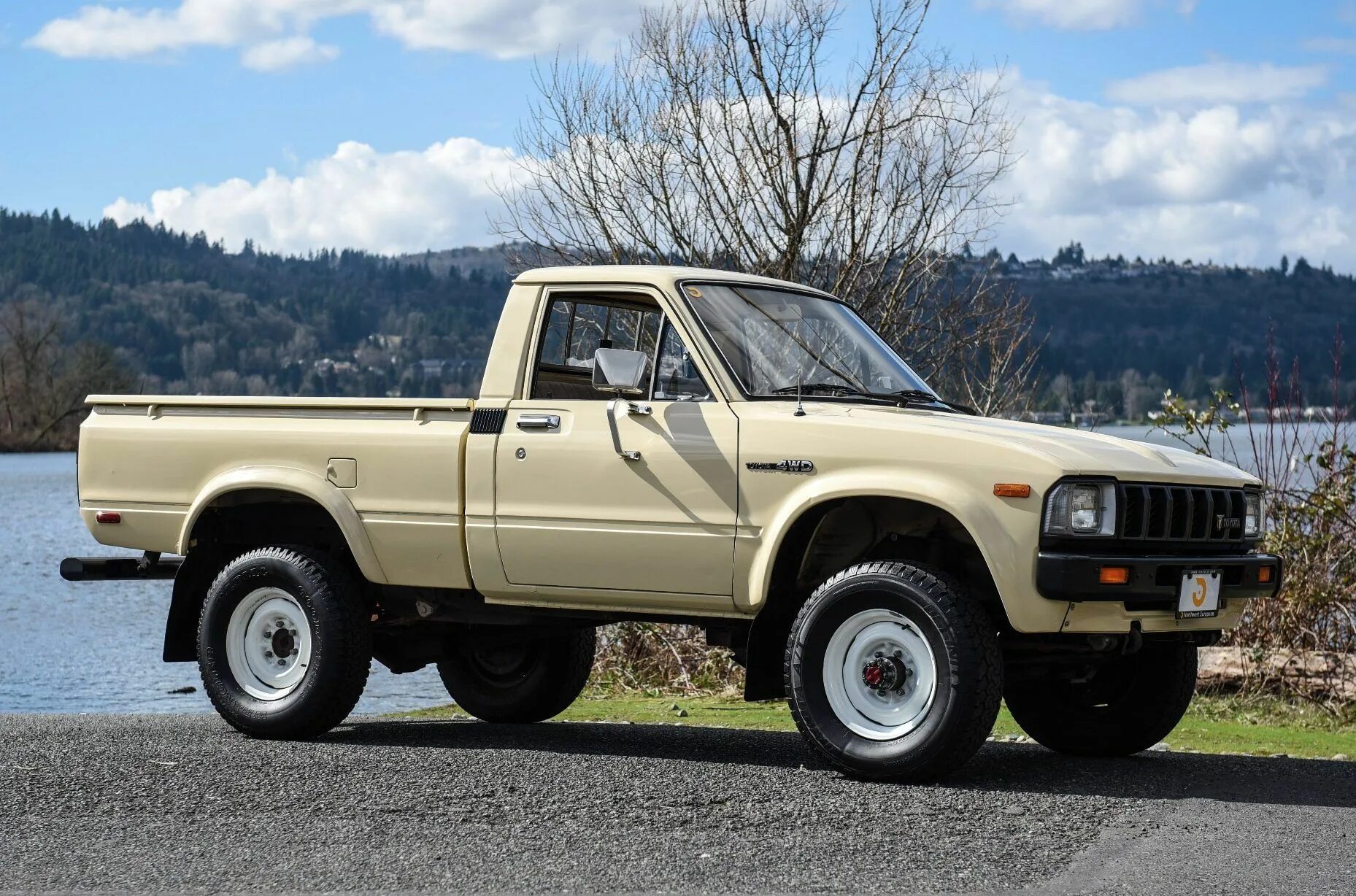 Двухместный пикап. Toyota Hilux 1983-1997. Toyota Hilux 1978. Тойота 4runner пикап. 1983 Toyota Pickup.