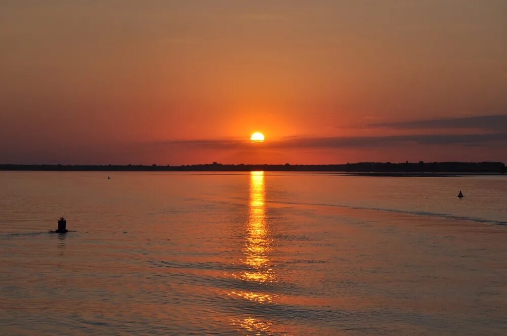рассвет в астрахани. закат на волге астрахань. козьмодемьянск закат на волге. заход солнца в астрахани. волга рассвет астрахань.