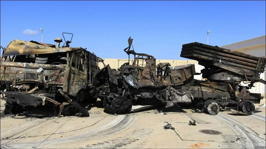 Задать разбитый. Подбитая техника НАТО В Афганистане. Уничтоженная Военная техника. Разбитая Военная техника.