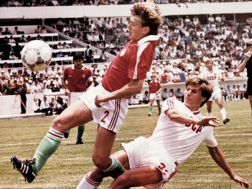 30 июня 1986. Диего марадона 1986. Газета чернобыль. 30 июня 1986. Газета о чернобыльской катастрофе.