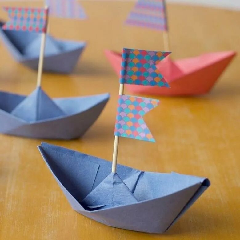 Кораблик из бумаги части речи. Кораблик из бумаги для детей. Оригами кораблик для детей 4-5 лет. Бумажный кораблик оригами. Поделка кораблик из бумаги.