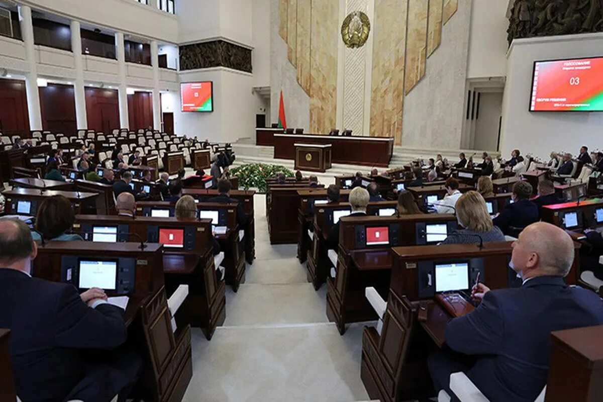 Зал заседаний мид. Государственный гражданский служащий. Основные принципы государственной службы. Госслужба в белоруссии. Багсу при главе рб.