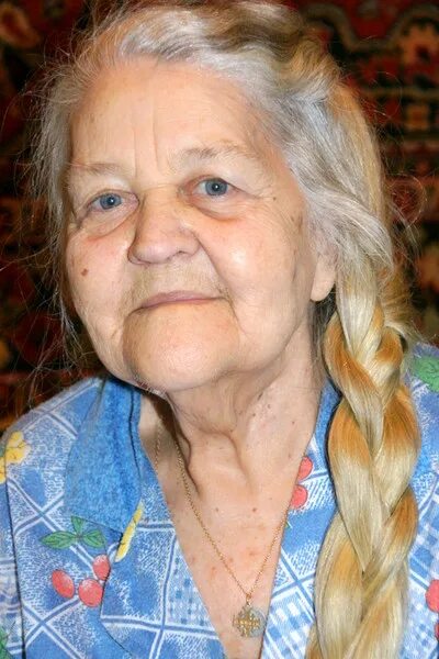 Бабушка галя романюк. Баба нюра. Бабка галя. Бабушка галя романюк. Баба галя.