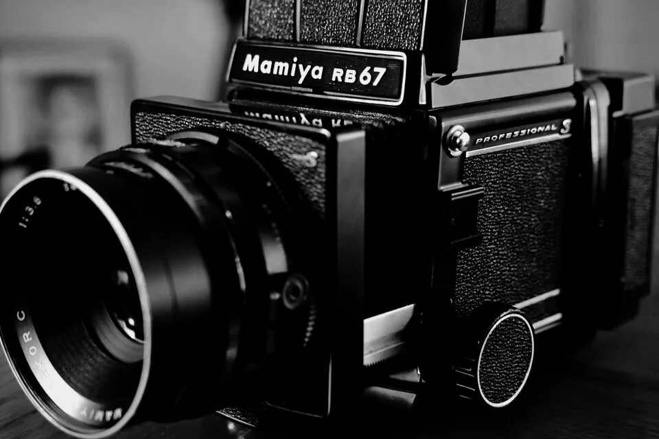 Фотокамеры среднего формата. Камера Mamiya rb67. Mamiya rb67 видоискатель. Mamiya c220. Mamiya пленочный фотоаппарат.