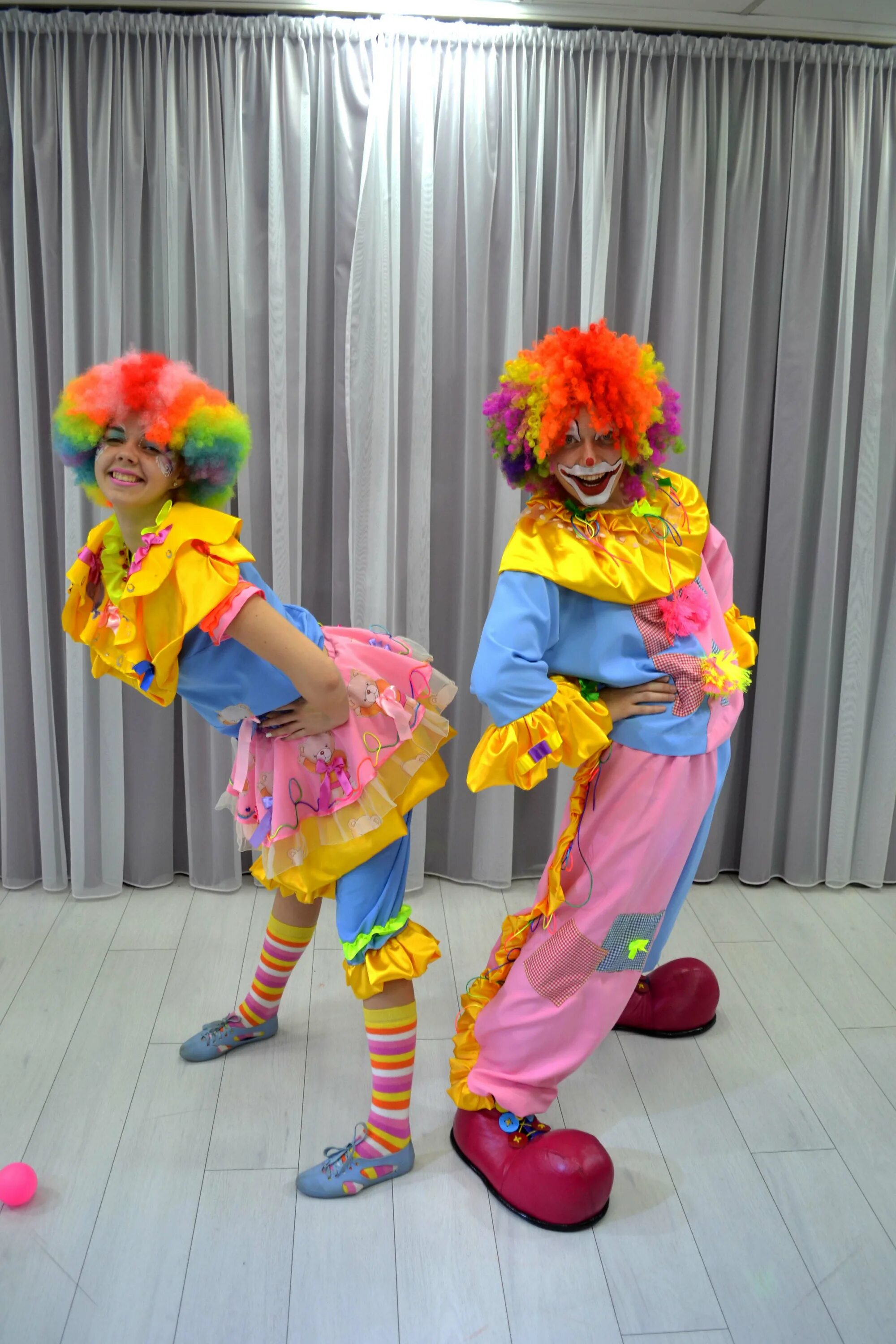 Сценарий клоуна в детском саду. Клоун и клоунесса. Клоун в детском саду. Клоуны костюмы для аниматоров. Костюм клоунессы.