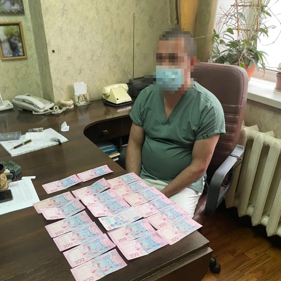 Взятки психиатры. Коррупция про медиков. Взятки в медицине. Взятка врачу. Врач коррупционер.