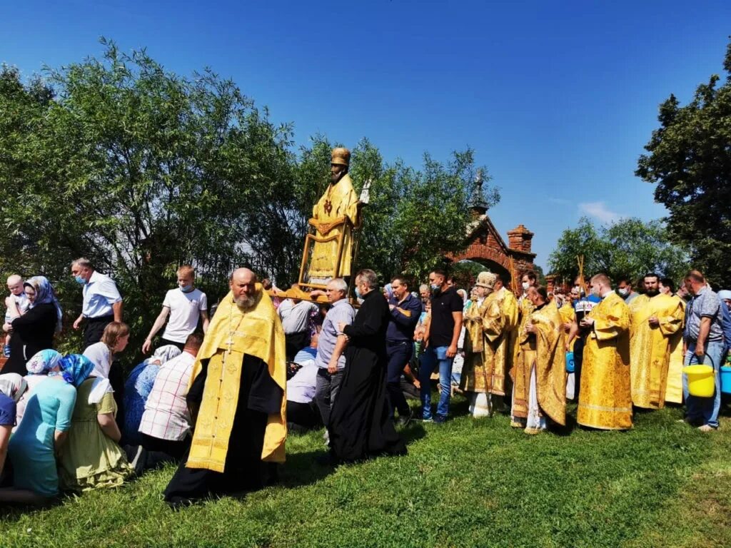 Икх. Кресттна горе эриванская. Тверь крестный ход на казанскую 2022. Церковь преподобного серафима саровского, северск. Крестный ход в дзержинске 15.